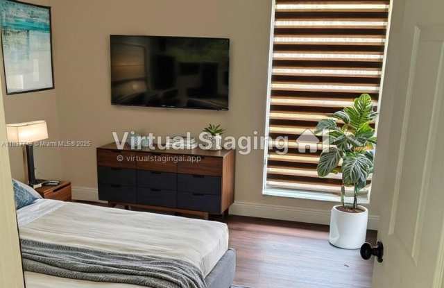 600 NW 214th St photos photos