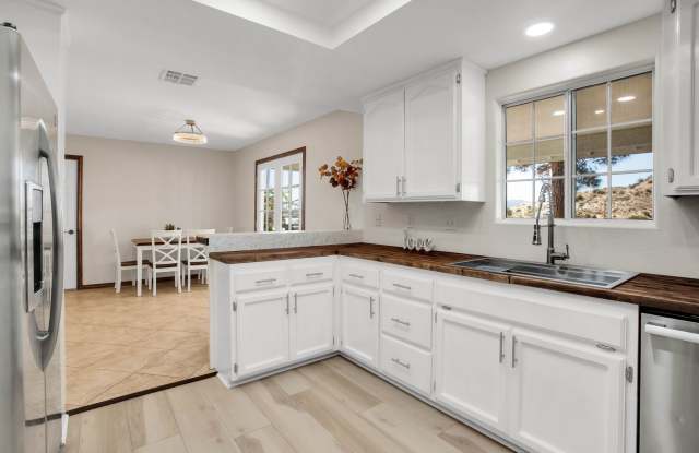 Western Hills Estate home/ 3 bedroom/ 2 bath **Do not disturb tenants** photos photos