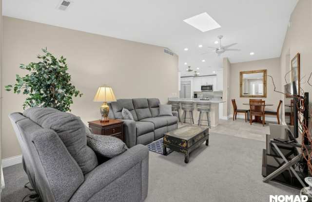 Charming 2BR Townhome in Oak Park Heights Gallery 1