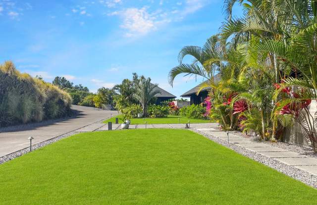 Luxury furnished pod style 3 bedroom 3.5 bathroom w/pool, outdoor showers, & spa coming soon! Gallery 3