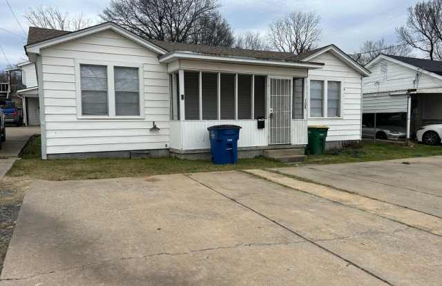 1009 W 47th Street photos photos