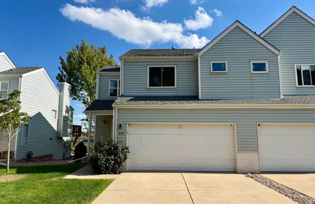 Charming Golden Home with Mountain Views - Don't Miss Out! Gallery 3