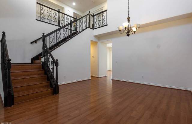 19724 Ellis Henry Ct Gallery 3