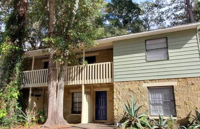 2 bedroom, 1,5 bathroom townhouse in Mill Run photos photos