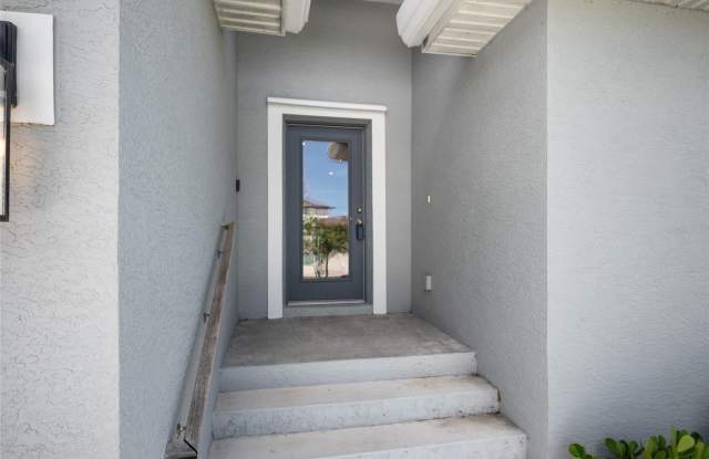 315 SWEETWATER Drive Gallery 2