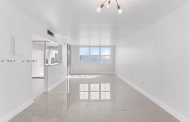 17890 W Dixie Hwy photos photos