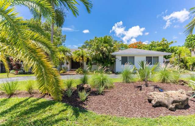 8724 SW 176th Ter - 8724 Southwest 176th Terrace, Palmetto Bay, FL 33157