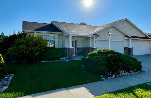 ***Applications Pending****55 and Older Community - 2 Bed, 2 Bath Townhome Available for Rent. photos photos