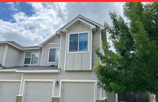 2 Weeks Free Rent 3/2.5/2 Townhome Inside the LOOP! Minutes from Downtown NB  Gruene! Fridge Included / Fenced in Yard! / CISD photos photos