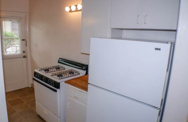 2 blocks to the ocean! 1 bed/1 bath north PB. Gallery 4