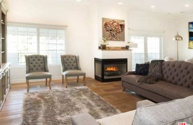 1135 REXFORD Drive Gallery 4