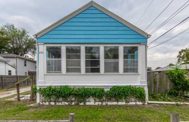 COLLEGE PRE-LEASING photos photos