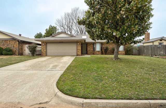 *** $500 MOVE-IN SPECIAL *** Beautifully Updated 4-Bedroom / 2-Bathroom Home photos photos