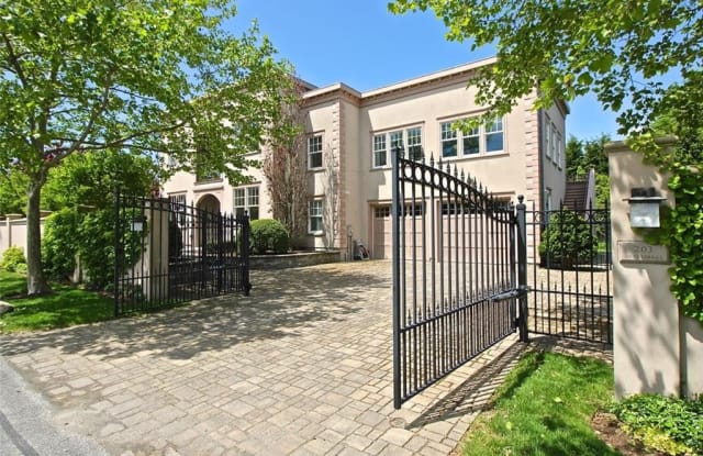 203 Coggeshall Avenue photos photos