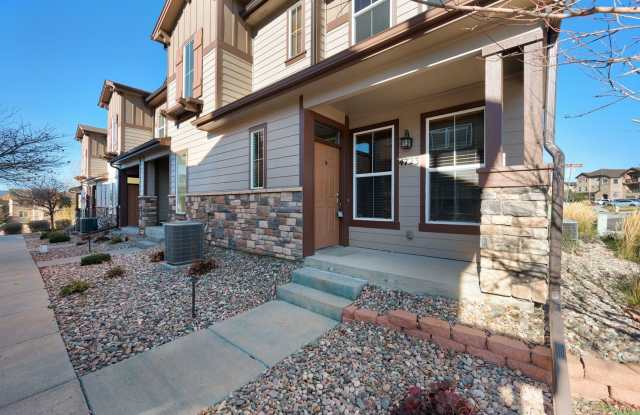 Beautiful 2 bdrm end unit with attach 2 car garage Gallery 3