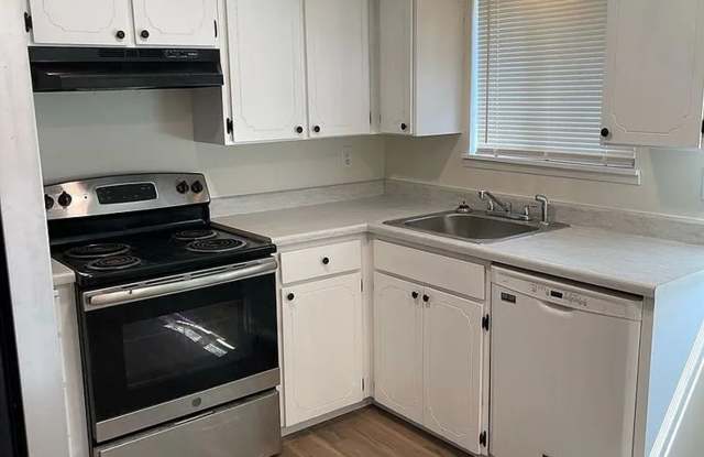 Bright Single-Level 2 Bedroom Home with Modern Kitchen, Open Living Space & Laminate Floors Gallery 4