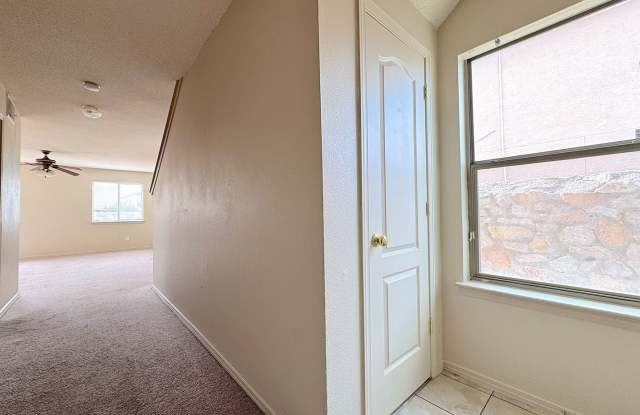 East El Paso 4bed/2.5Bath Refrig A/C w/Loft! Gallery 4