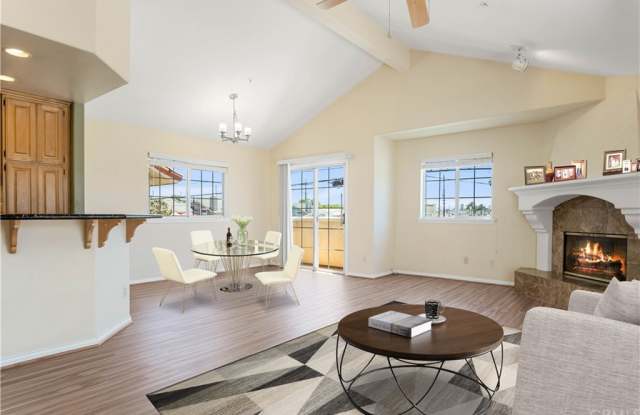 2319 Rockefeller Lane Gallery 3