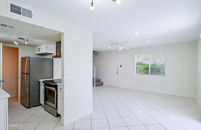 1237 E LAWRENCE Lane Gallery 4