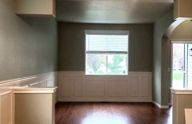 Graham 4bd, 2.5 bath home $3295 rent+$26.50 RBP+$3000 Dep Gallery 4