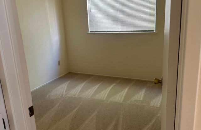 Adorable Rancho 3/2~~!  Please see entire add for viewings!! Gallery 4