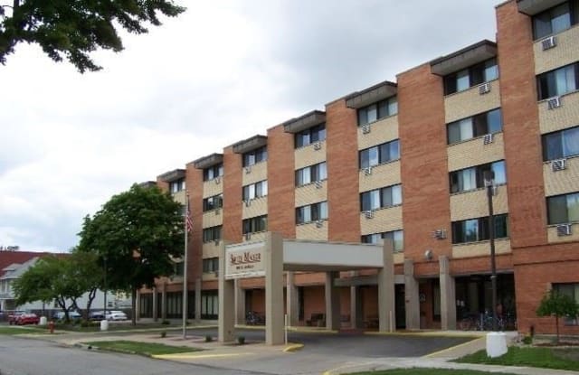 Smith Manor - 600 N Van Buren St, Bay City, MI 48708