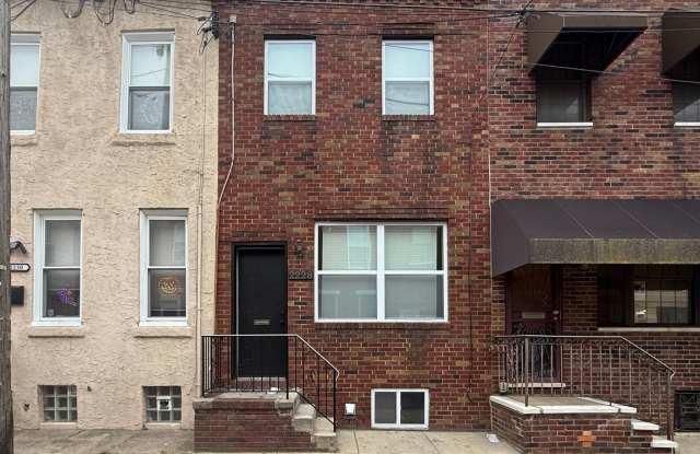 Just RENOVATED open floorplan 3 BED/1 BA HOME w/ WASHER/DRYER  large PATIO on Great Block in South Philadelphia/GIRARD ESTATES. photos photos