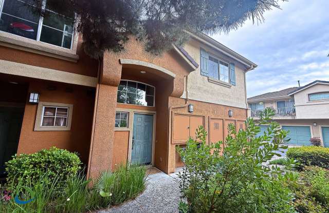 $3195 - Beautiful 2 Bd/2Bath Townhouse in the Palmia Community near Hwy 85 and Cottle! photos photos