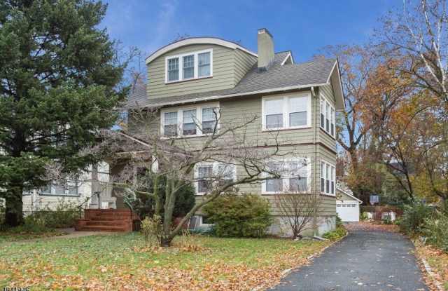 45 Essex Ave photos photos