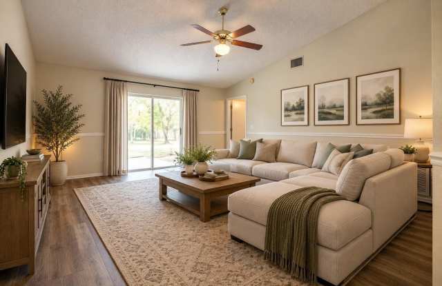 527 EMERALD COVE Loop Gallery 2