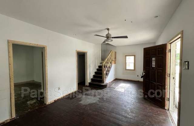327 E Stuart Ave Gallery 2