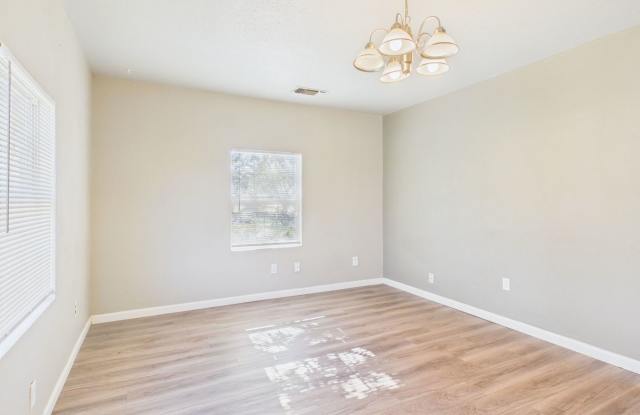 2 Bedroom 1 Bathroom Rental in North Heights! Gallery 4