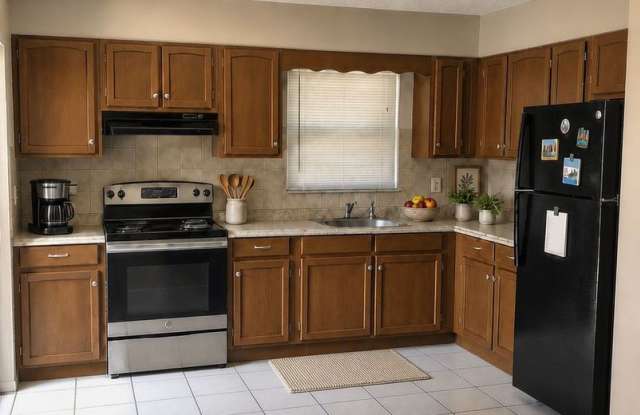 2 Bedroom 1.5 Bath 2 Story Townhouse Gallery 2