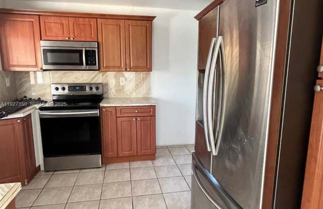 150 NE 173rd St photos photos