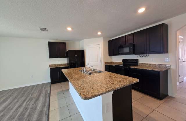 4  bedroom 2 bath Home for Rent  in the Heart of Newberry Gallery 4