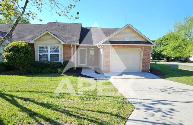 Stunning 2 Bd-2 Ba Condo with 1-Car garage in North Knox! END UNIT! photos photos