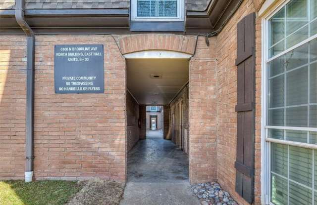 6100 N Brookline Avenue photos photos