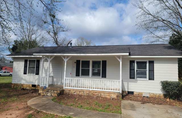 Henry County: 3 bedrooms, 1 Bonus, and 2 baths - 15 Greenview Drive, Henry County, GA 30253