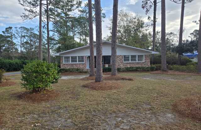 Beautiful Home in Valdosta, Ga! - 2201 White Oak Drive, Valdosta, GA 31602