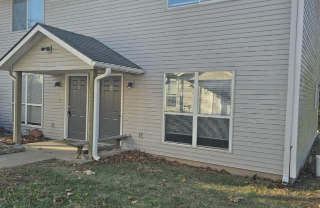 Newly Renovated 2 Bedroom 1.5 Bathroom Townhouse in Osage Beach! photos photos