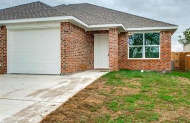 2907 S Cardinal Street - 2907 South Cardinal Street, Ennis, TX 75119