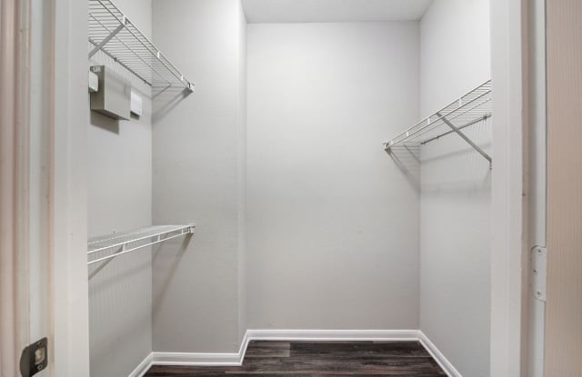 Hollister Place Gallery 4