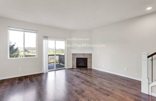 Townhome with Great Views: A Happy Valley Dream Home Awaits! photos photos
