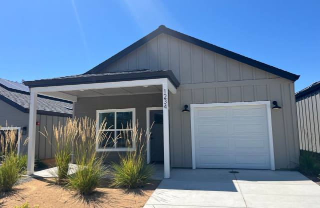 Newly built homes with City of Redding solar! photos photos