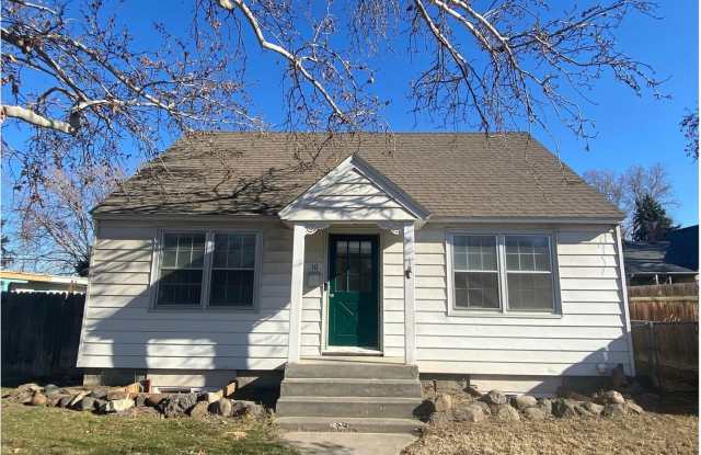 Well Maintained 4 Bedroom Home with Beautiful Yard, Kennewick, WA $2,150/month photos photos