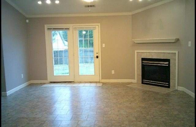 713 Elkhart Loop Gallery 3