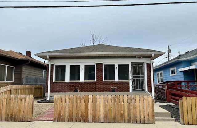 Charming 2 Bedroom 1 Bathroom Home in Center Township!! photos photos