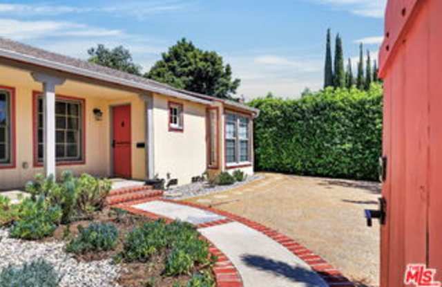 12151 La Maida Street Gallery 1