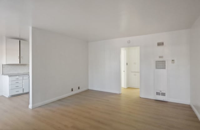 Charming 1-Bedroom Apartment in a Gated Long Beach Community Gallery 3