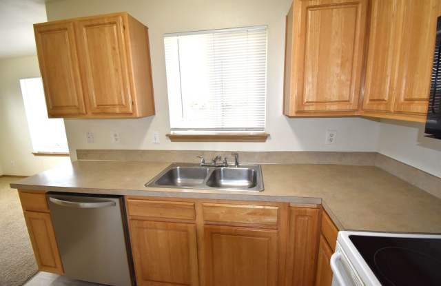 Spacious corner lot Townhome Gallery 4